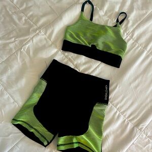 Short and sportbra green and black